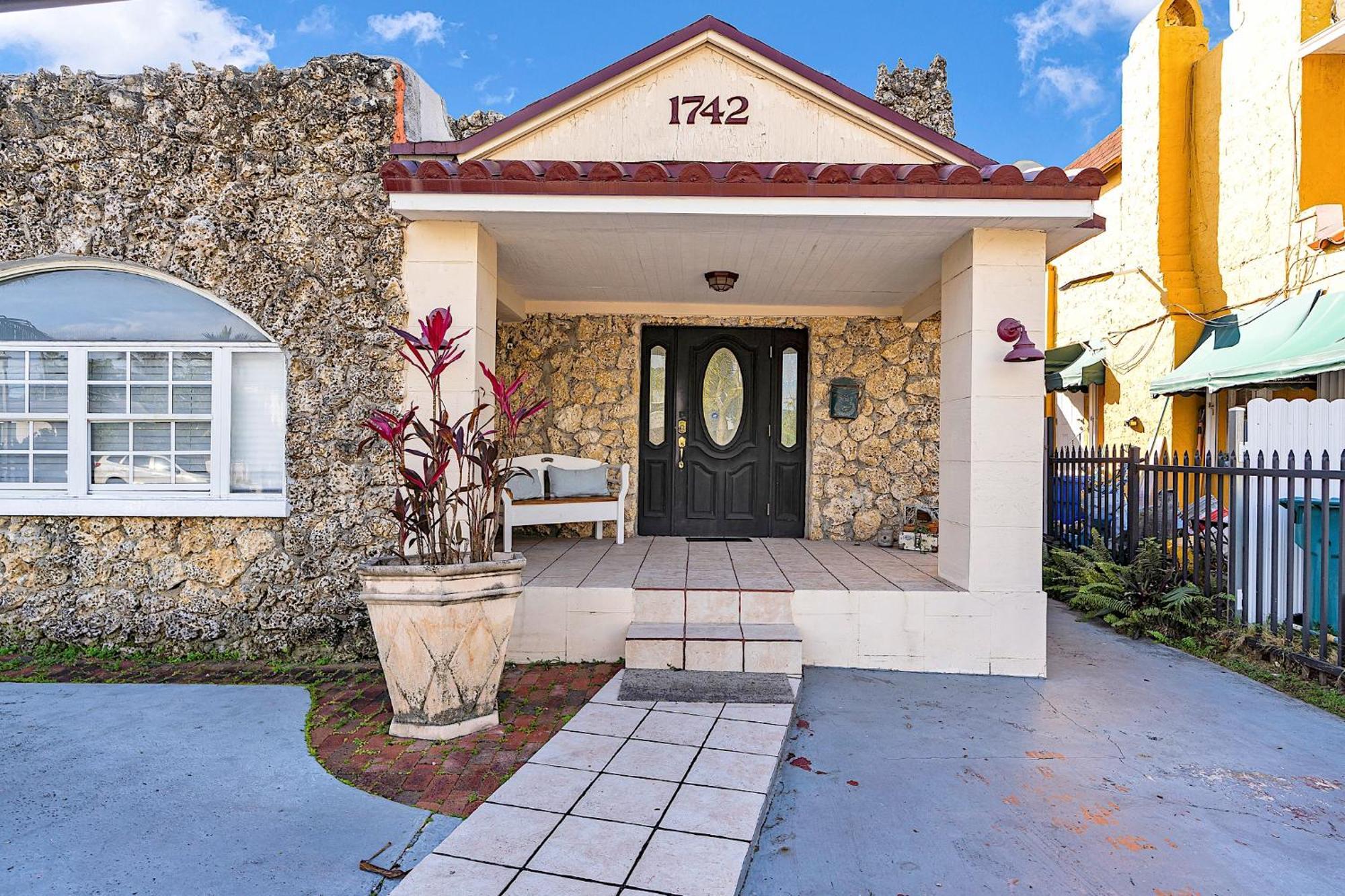 Private Room In Little Havana Miami Luaran gambar